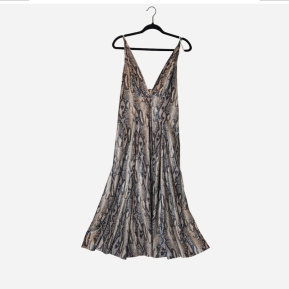 Elegant Snake Print V-Neck Dress - Picture 3 of 11